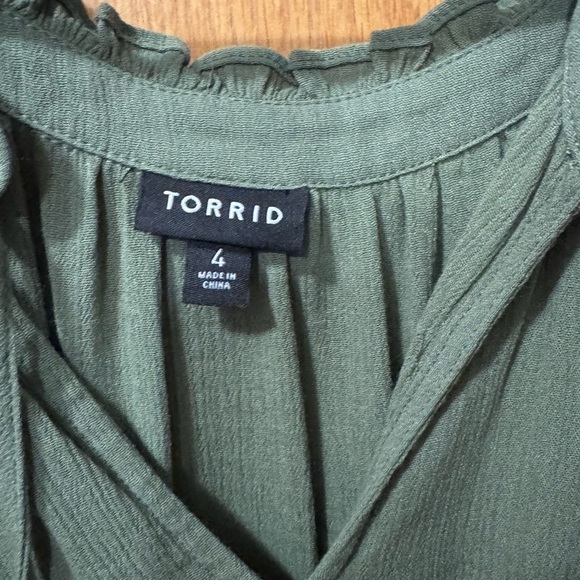 Torrid Green Long Sleeve Relaxed Blouse - Picture 2 of 2